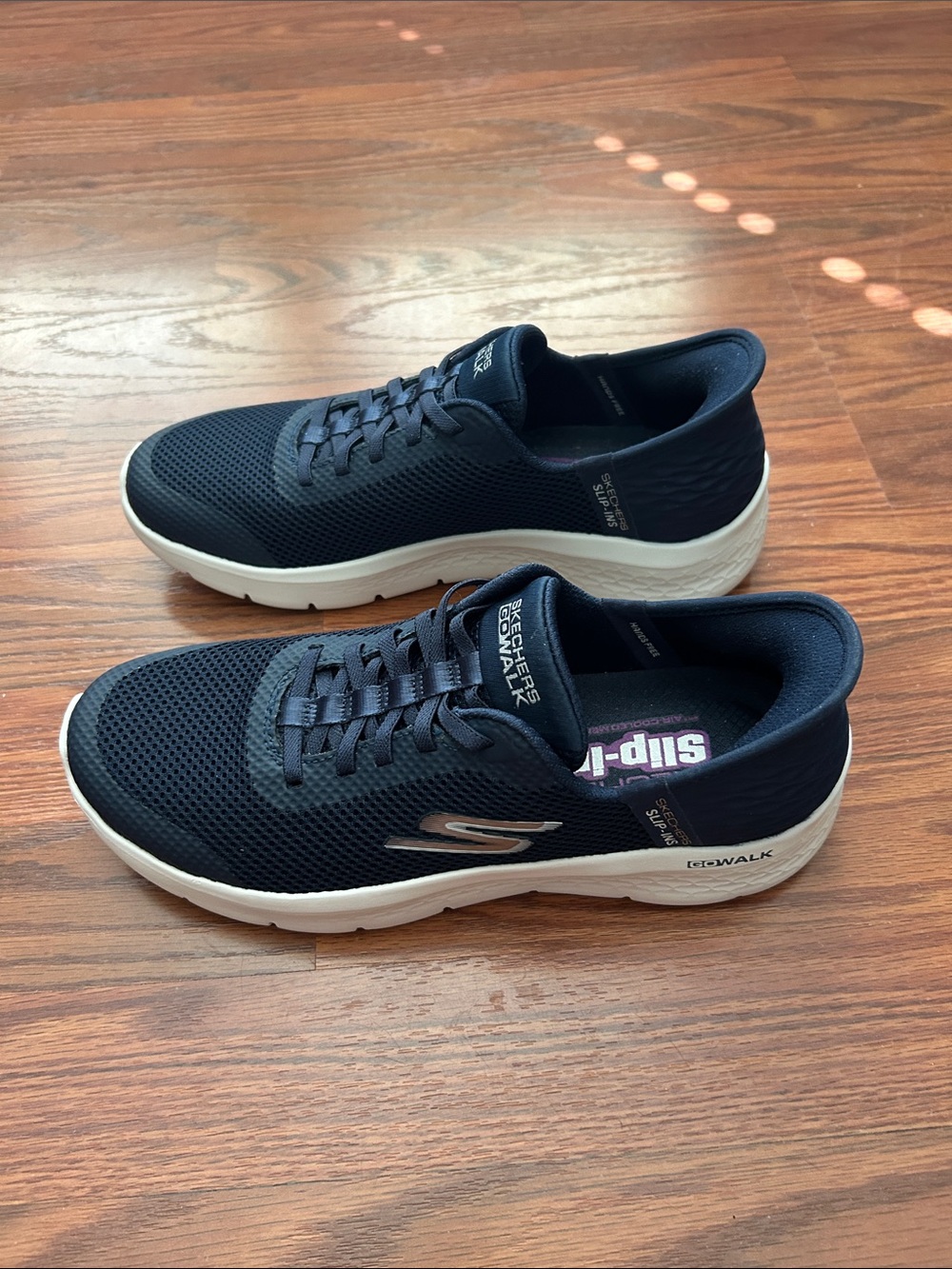 Skechers GOwalk Women's Navy and White Knit Slip-On Sneakers sz 8.5. New w/o tag - Picture 4 of 6